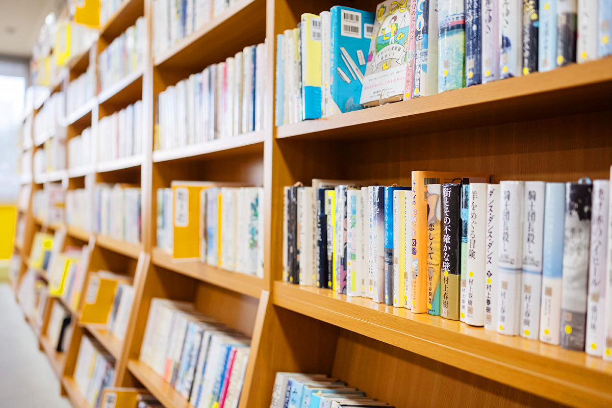図書コーナー (2F)