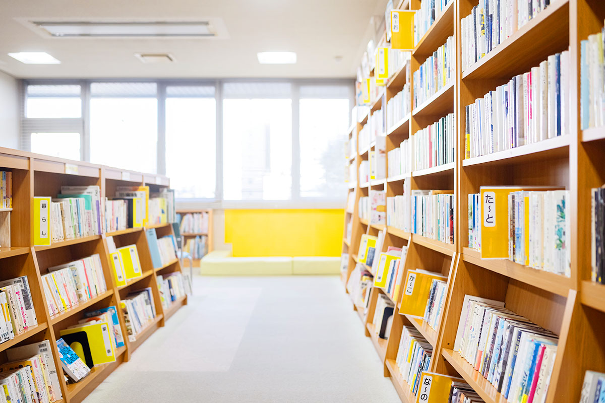 図書コーナー (2F)