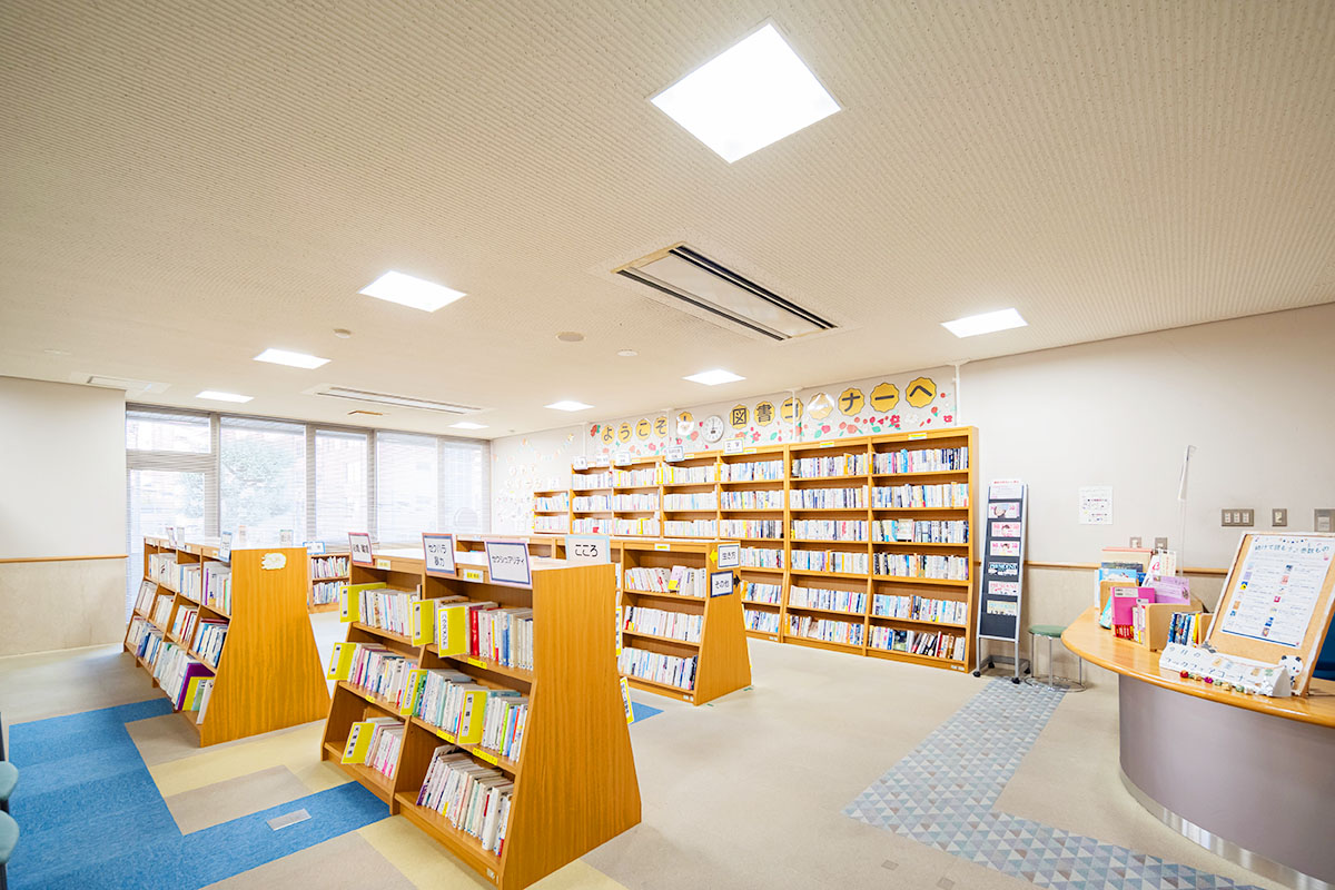 図書コーナー (2F)