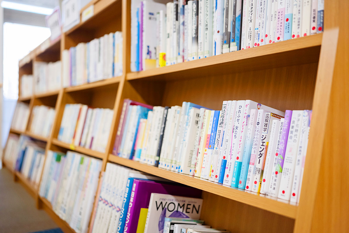 図書コーナー (2F)